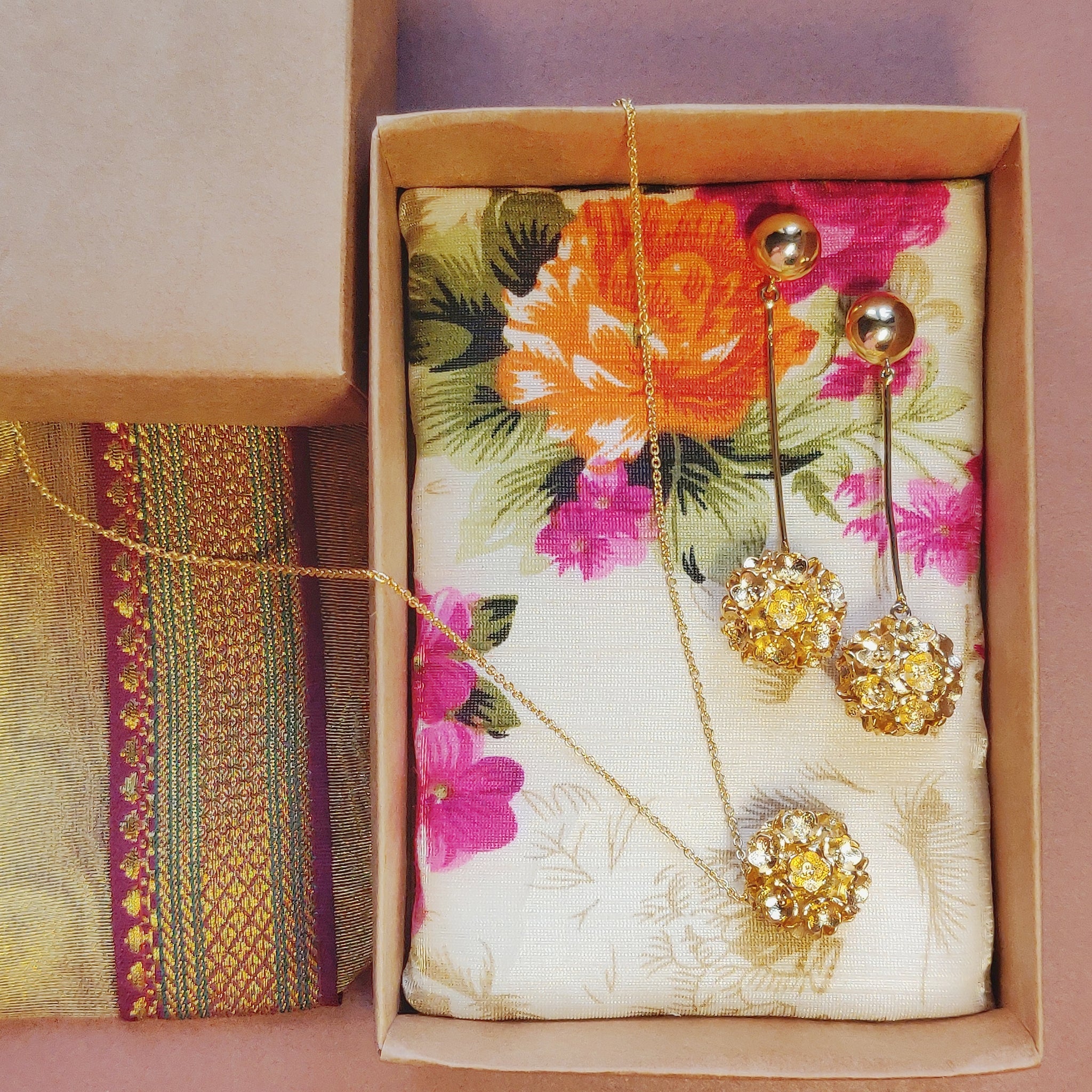 Floral Allium Earrings and Pendant Necklace Set